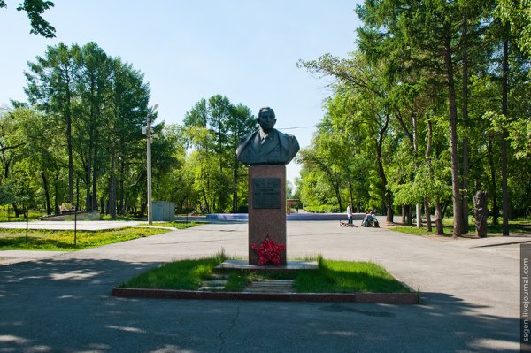 Памятник Терешковой в Челябинске