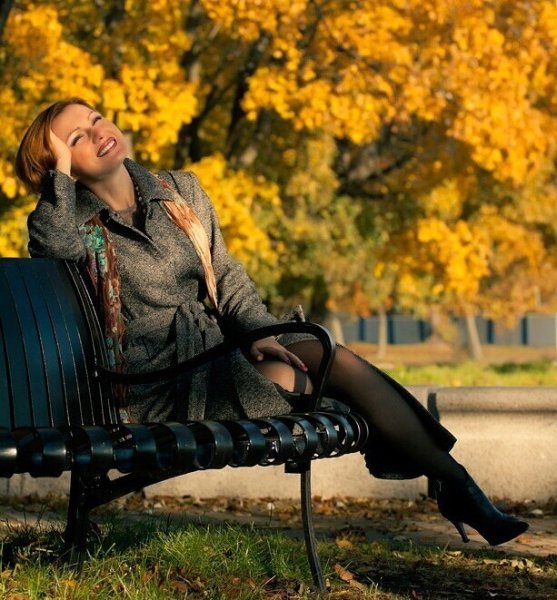 Женщина осенью