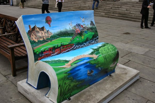 Скамейка в виде книги
