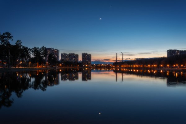 Школьное озеро Зеленоград ночью