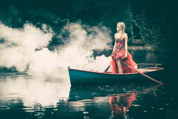 Леди озера с чашей