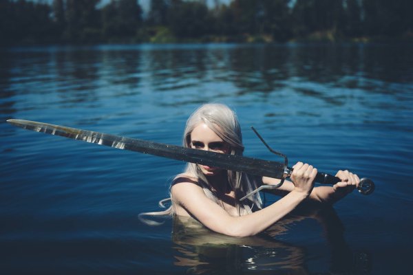 Цири Владычица озера