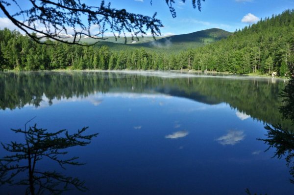 Пустое озеро на Алтае