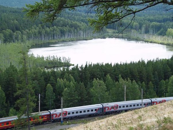 Пустое озеро на Алтае