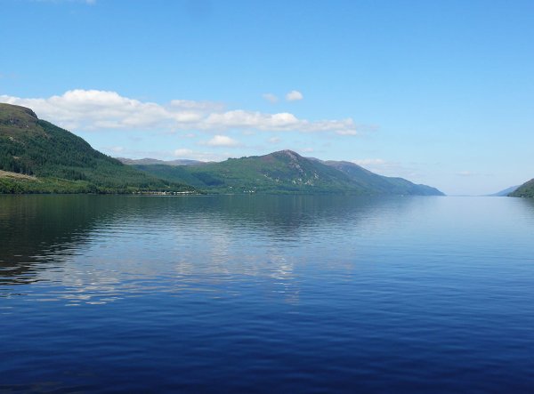 Озеро лох-Не́сс