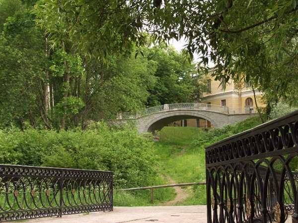 Муринский парк в Санкт-Петербурге мост