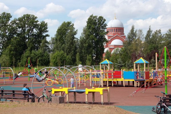 Муринский парк СПБ детская. Площадка