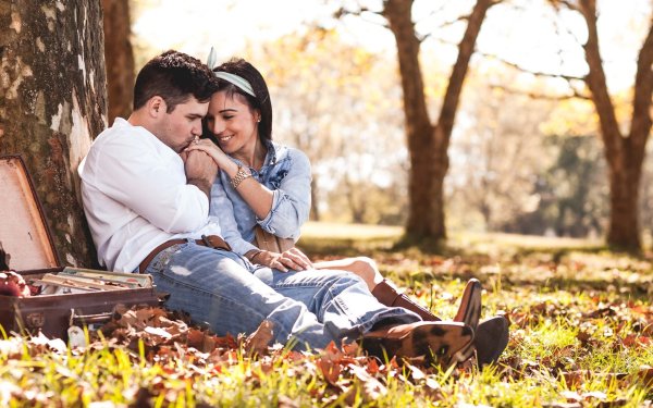 Влюбленные в парке