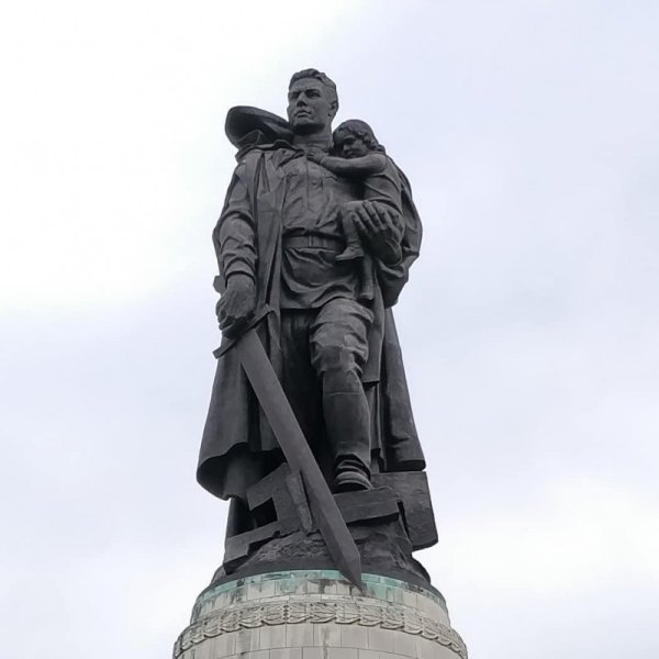 Воин освободитель Трептов парк