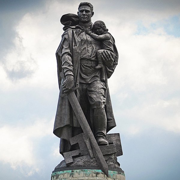 Воин-освободитель Трептов-парк Берлин