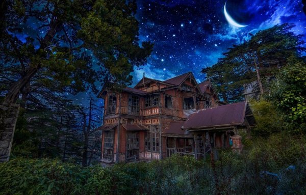 Заброшенный дом на озере Сенека, штат Нью-Йорк, США.