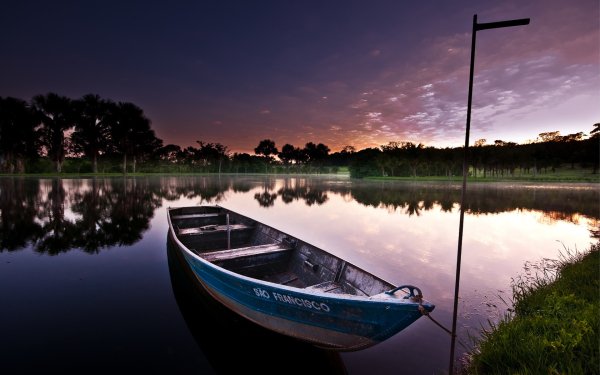 Лодка на реке