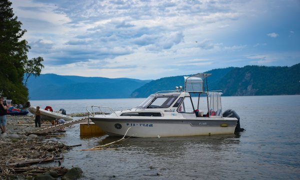 Телецкое озеро Алтай на катере