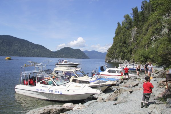 Телецкое озеро катер