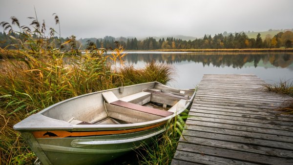 Деревянный причал для лодок