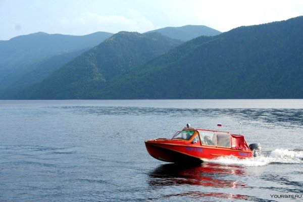 Катер Биосфера на Телецком озере