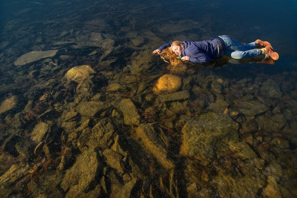 Прозрачный лед Байкала дно