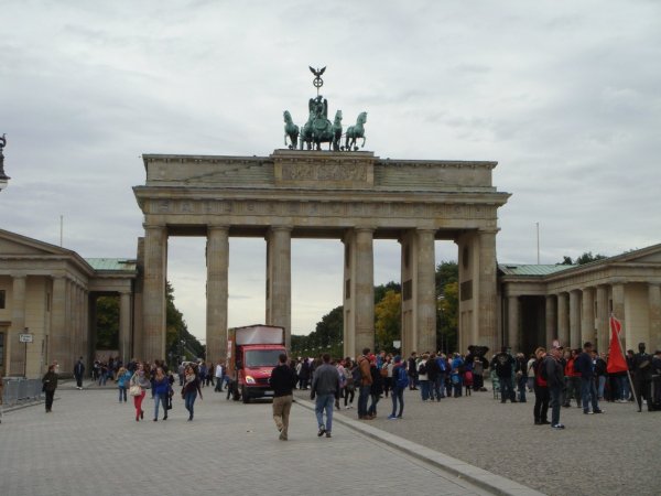 Улица под липами в Берлине Бранденбургские ворота