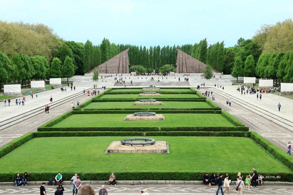 Трептов парк в Берлине вид сверху