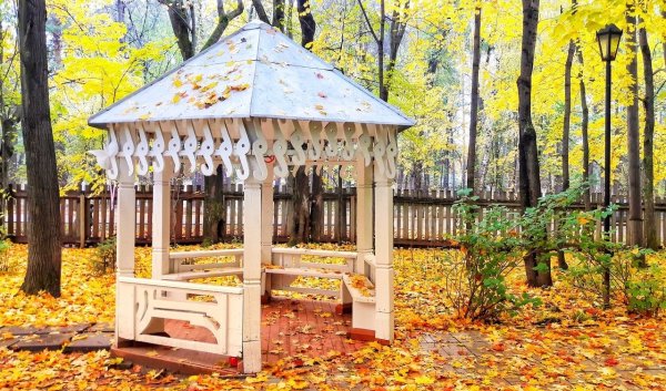 Осенняя беседка