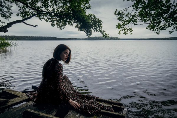 Девушки на озере