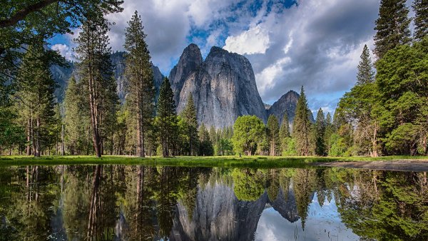 Горы озеро Yosemite National Park