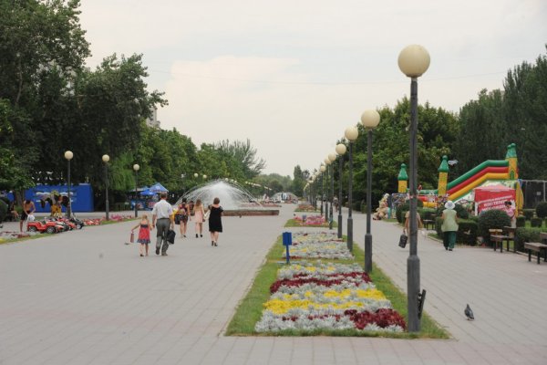 Сквер на бульваре Энгельса Волгоград