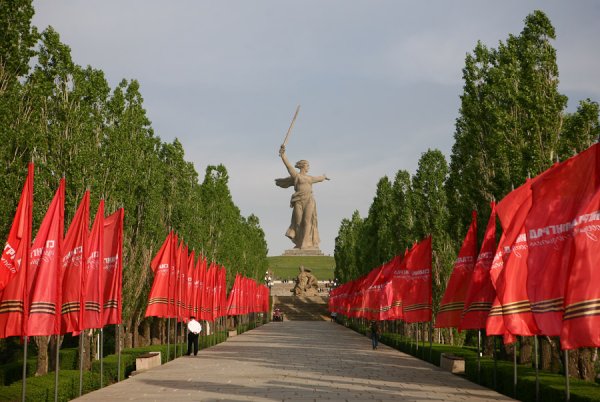 Аллея тополей Мамаева Кургана