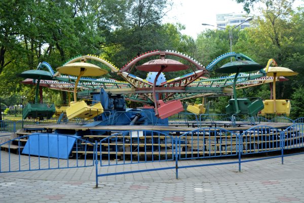 Центральный парк Ленина Белгород карусели