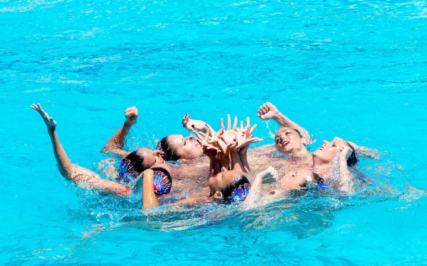 Водный спорт в бассейне