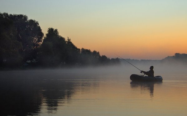 Рыбак в лодке