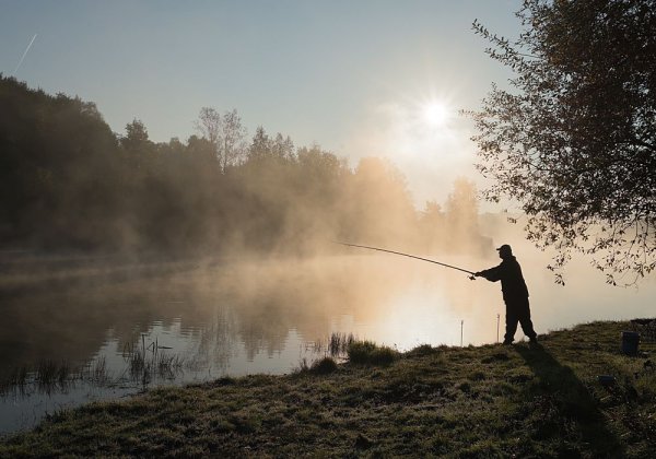 Рыбак на рассвете