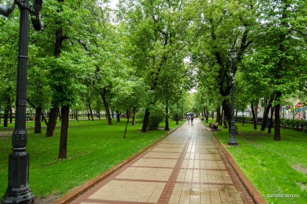 Сквер чистые пруды
