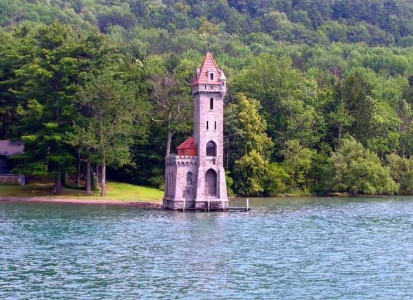 . Kingfisher Tower – озеро Отсего