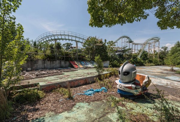 Заброшенный парк аттракционов в Японии Nara Dreamland.