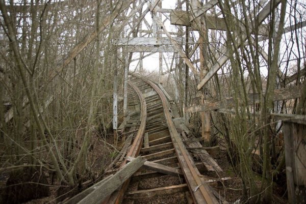 Жуткий заброшенный парк аттракционов