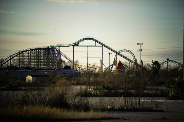 Six Flags парк аттракционов заброшенный