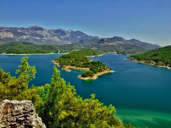 Озеро Караджаорен в Турции