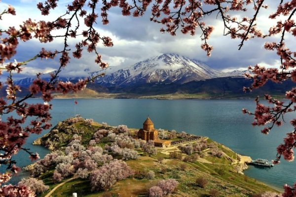 Озеро Ван Ахтамар