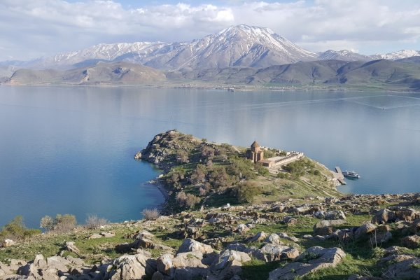 Озеро Севан Ахтамар