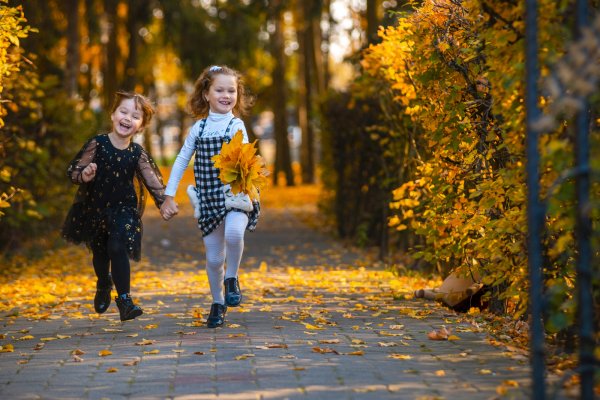 Дети осенью