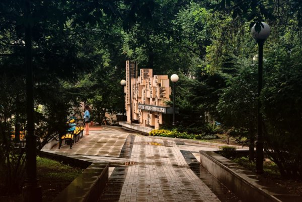 Сквер почетных граждан Владивосток