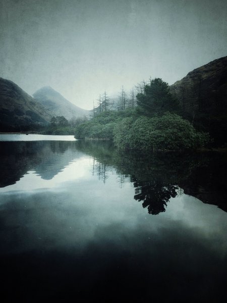 Темное озеро