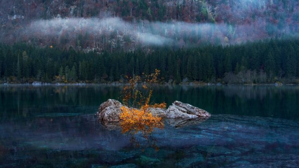 Таинственное озеро