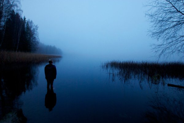 Темное озеро