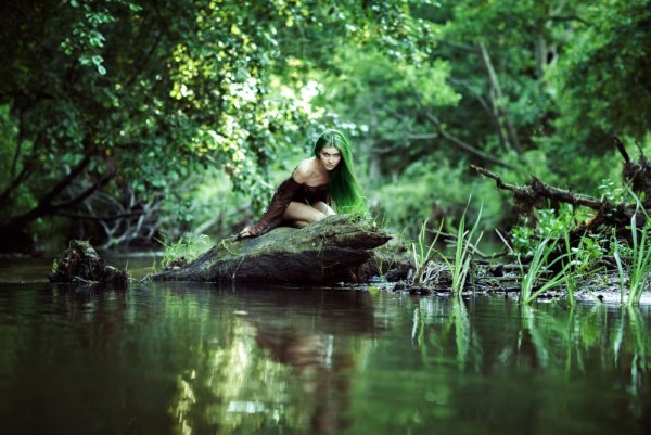 Русалка в реке