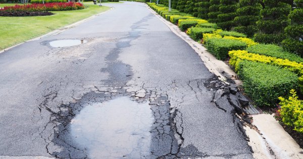 Неровный асфальт