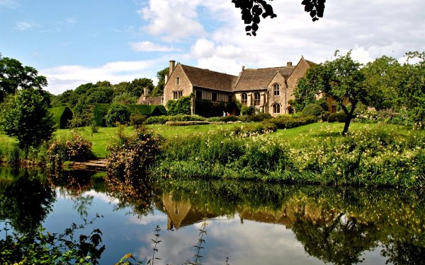 Поместья Англии с прудом