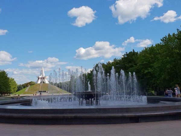 Курган Брянск фонтан