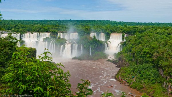 Водопад Игуасу на реке Парана